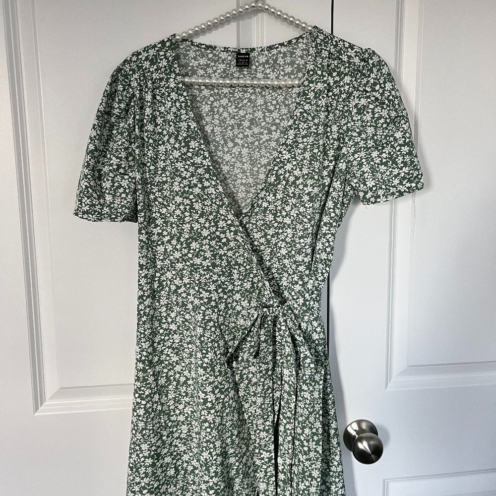 NWOT Small Green/White Flower SHEIN Wrap Maternity Dress